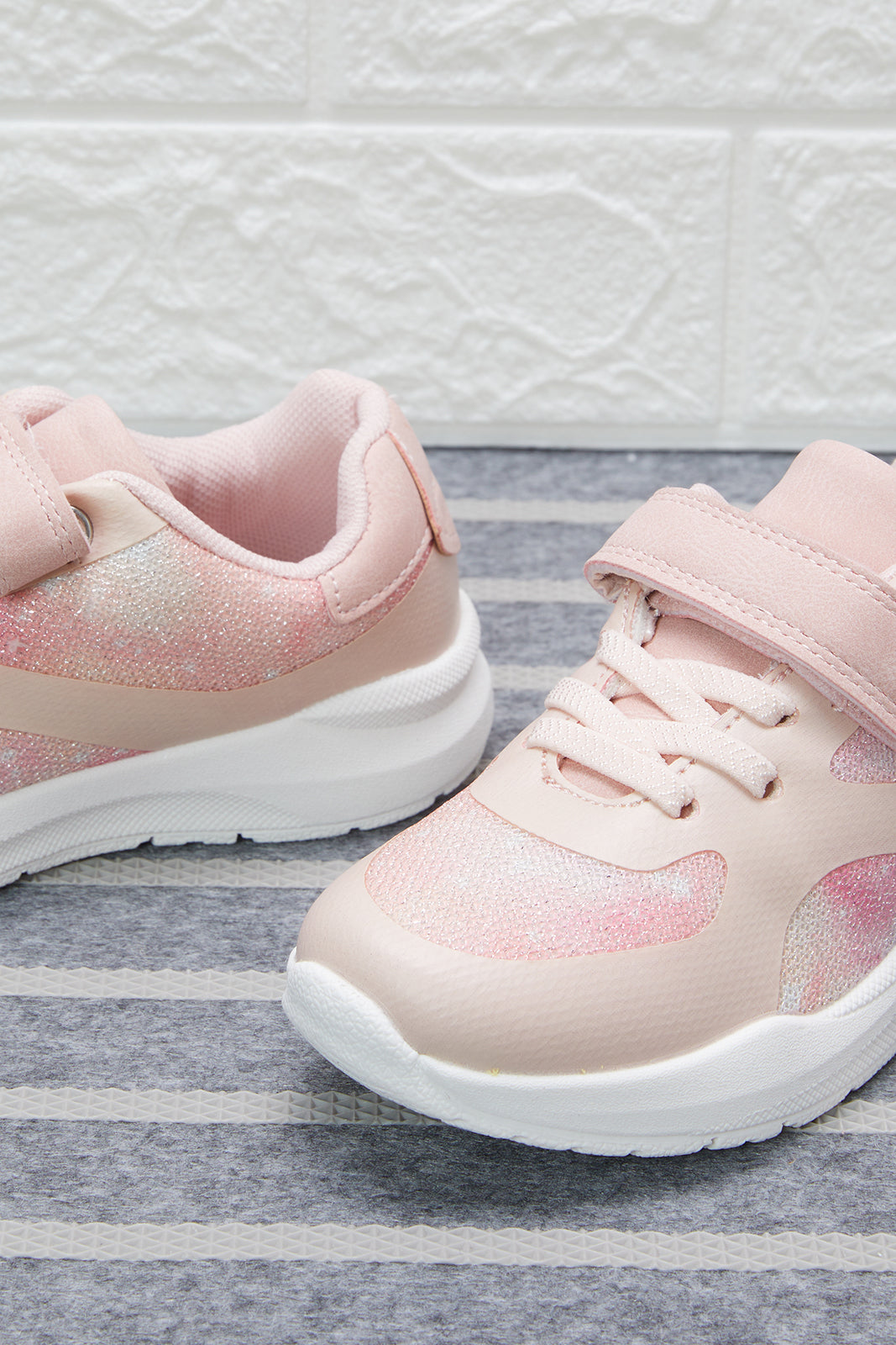 Buy Girls Pink Velcro Trainer 130165903 in UAE REDTAG UAE